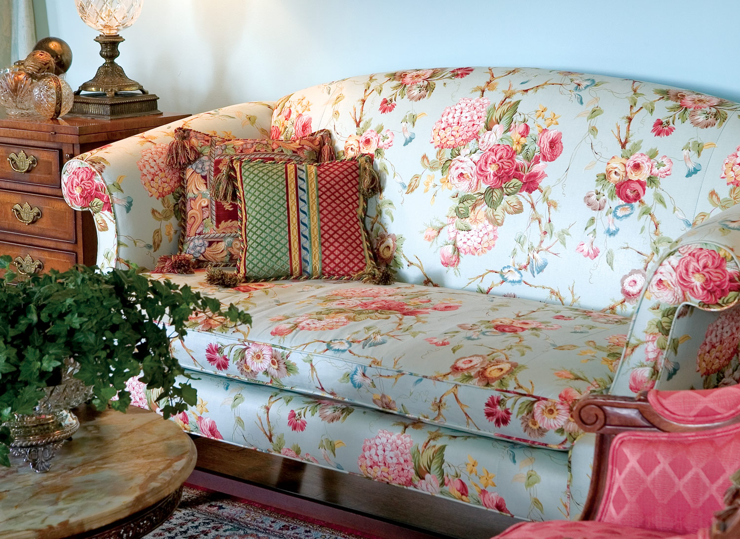 roses floral sofa classic cottage living rose embellish style using décor furniture country shabby chic decorative sofas lady southernladymagazine room
