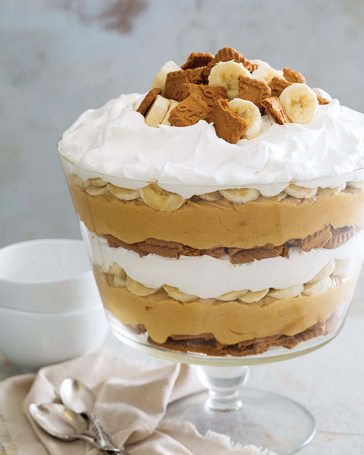 Biscoff Banana Pudding in a trifle bowl