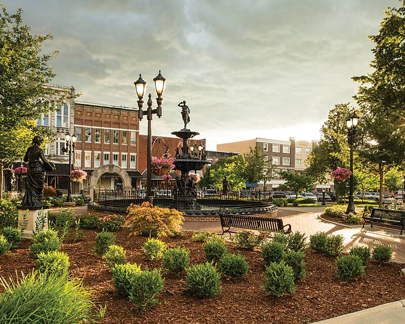 Fountain Park Square in Bowling Green, Kentucky